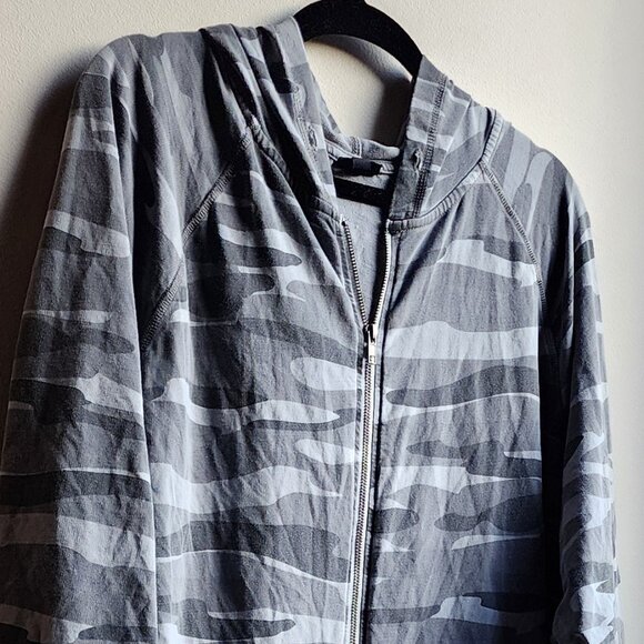 Torrid Gray Camo Zip-Up Plus Size Hoodie Sweatshirt Size 4 - Picture 2 of 15